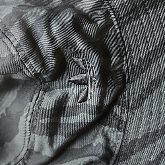 ADIDAS BUCKET HAT - Picture 2 of 10